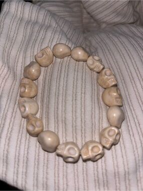 Beige Skull Bead Stretch Bracelet - Unbranded